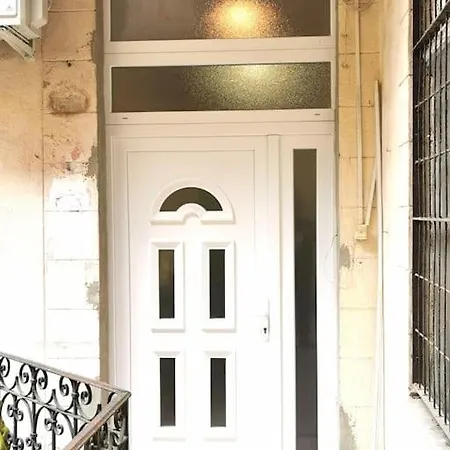 Weiner Leo Apartment *