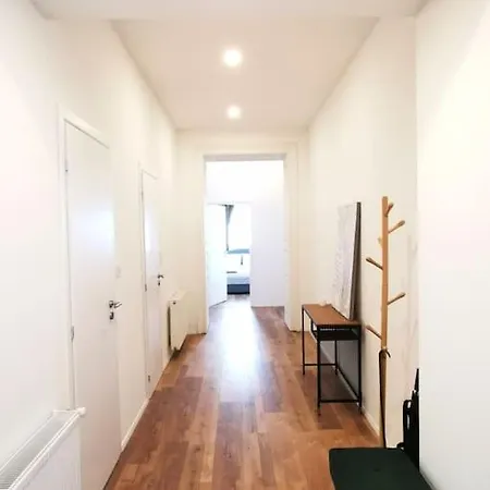 Weiner Leo Apartment *